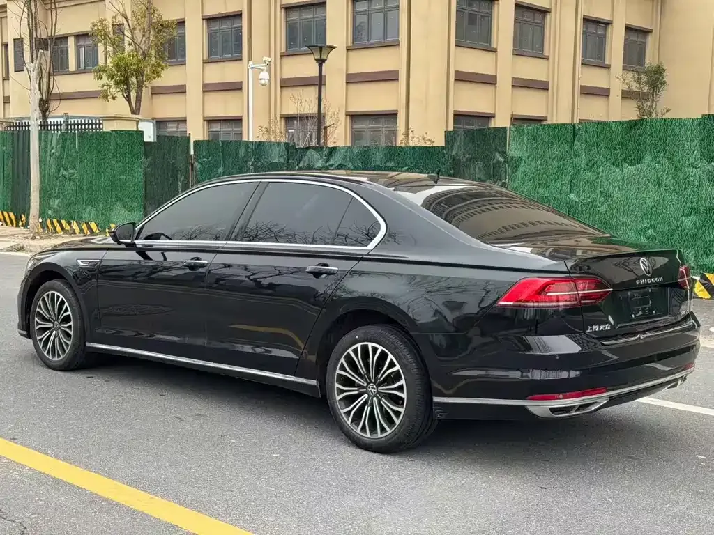 Volkswagen Phideon — фото 9