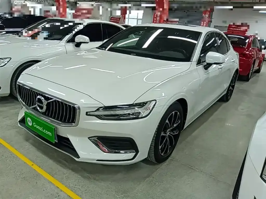 Volvo S60 — фото 1