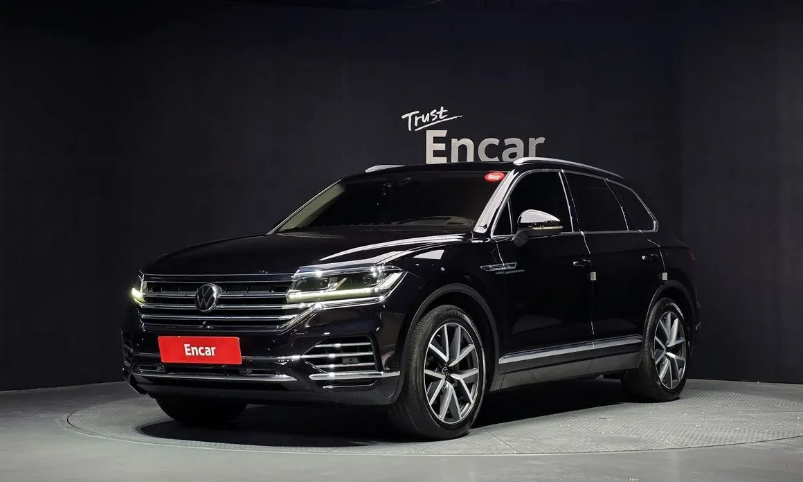 Volkswagen Touareg — фото 1