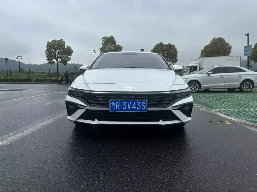 Hyundai Elantra — фото 4