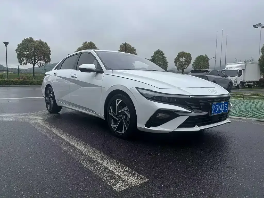 Hyundai Elantra — фото 6