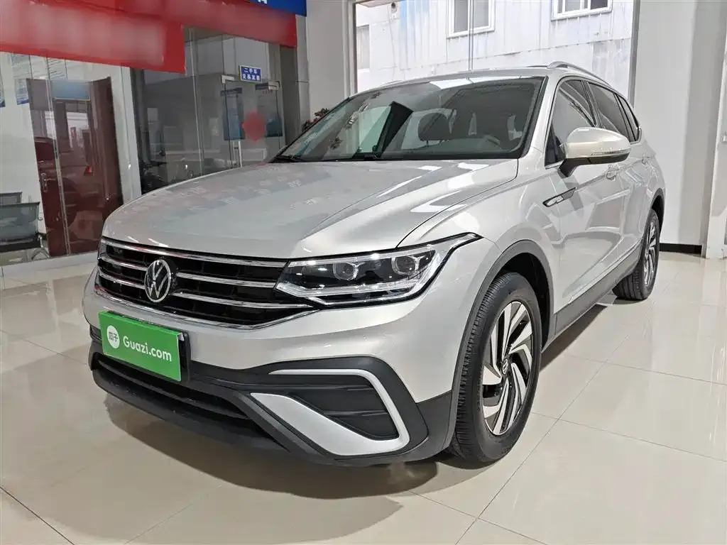 Volkswagen Tiguan L — фото 8