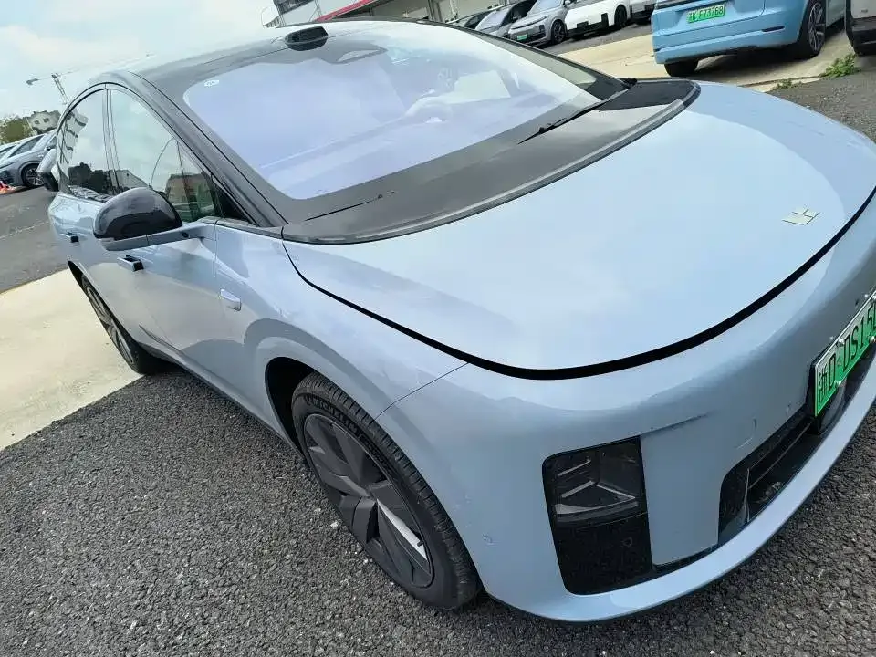 Li Auto i8 — фото 8