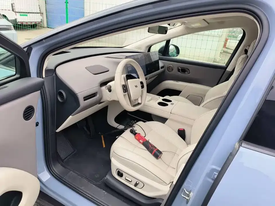 Li Auto i8 — фото 5
