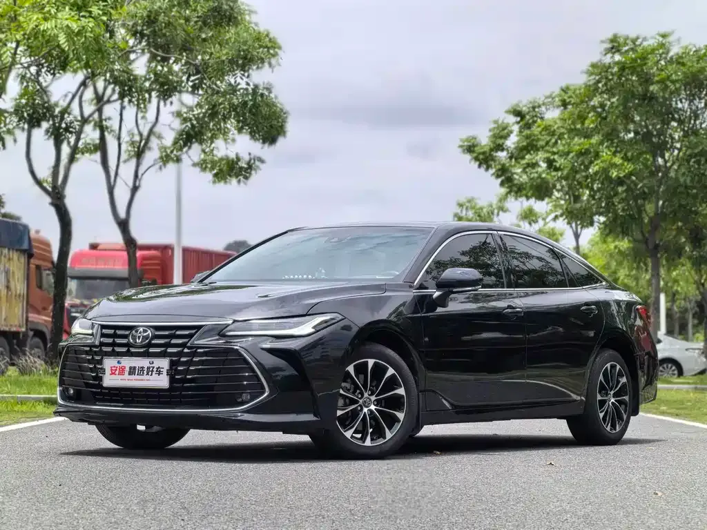 Toyota Avalon — фото 1
