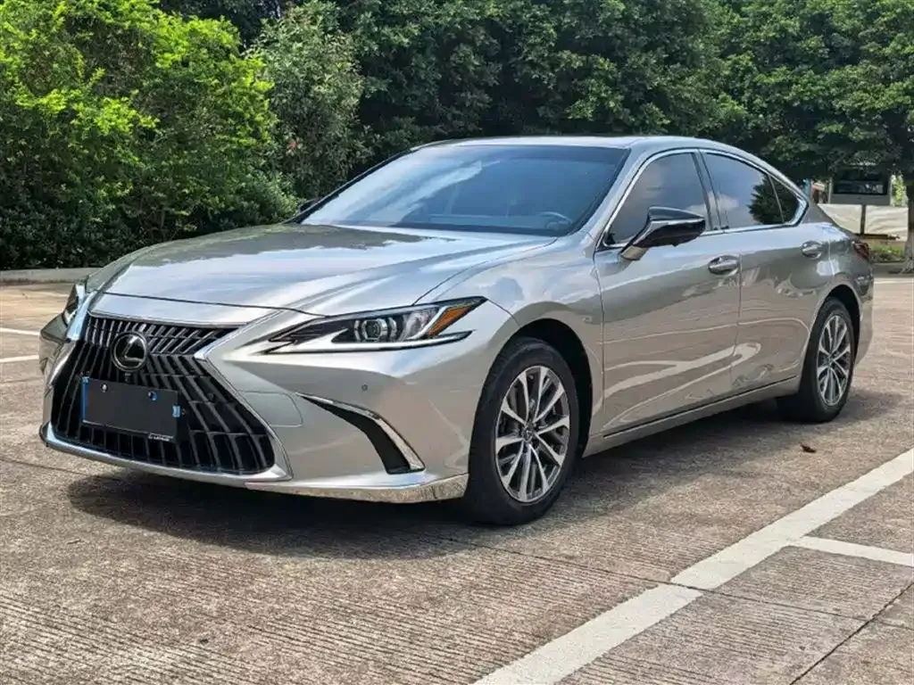 Lexus ES — фото 1