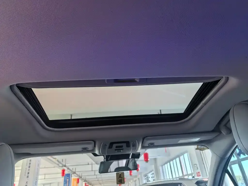 Toyota Granvia — фото 2
