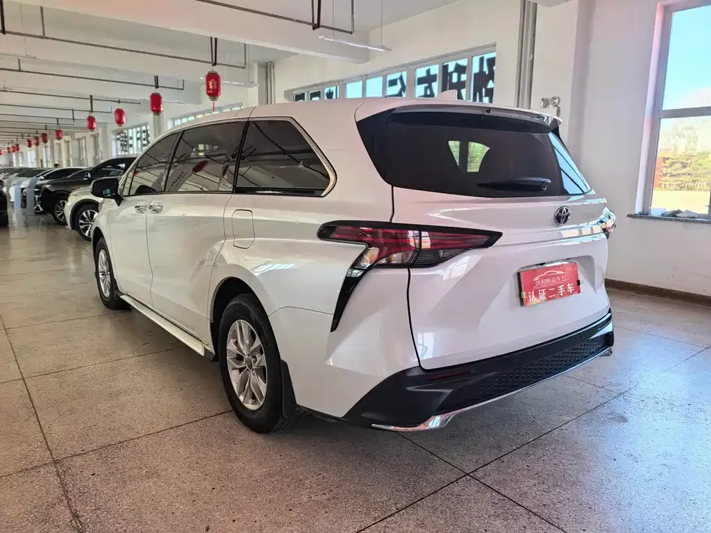 Toyota Granvia — фото 5