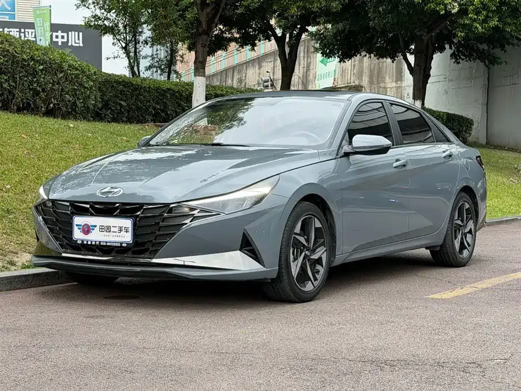 Hyundai Elantra — фото 1