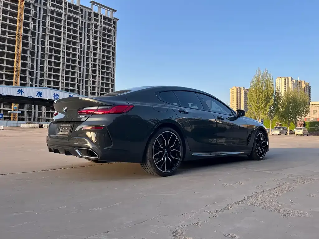 BMW 8 Series — фото 3