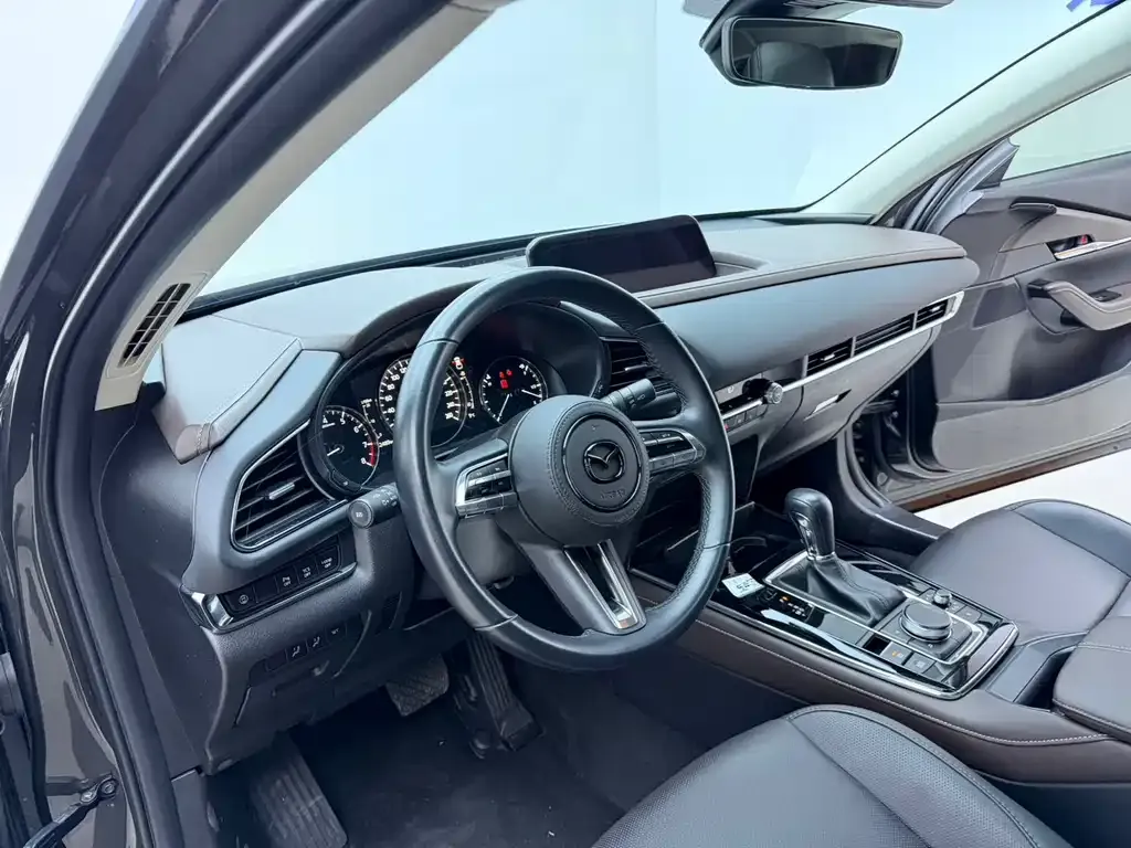 Mazda CX-30 — фото 10