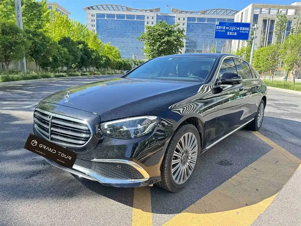 Mercedes-Benz E-Class — фото 1
