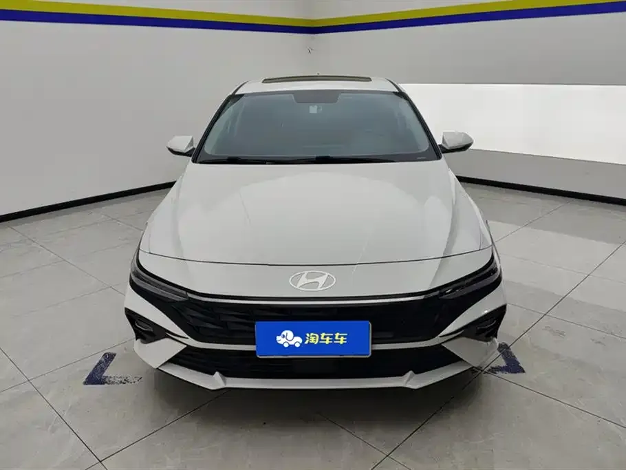 Hyundai Elantra — фото 3