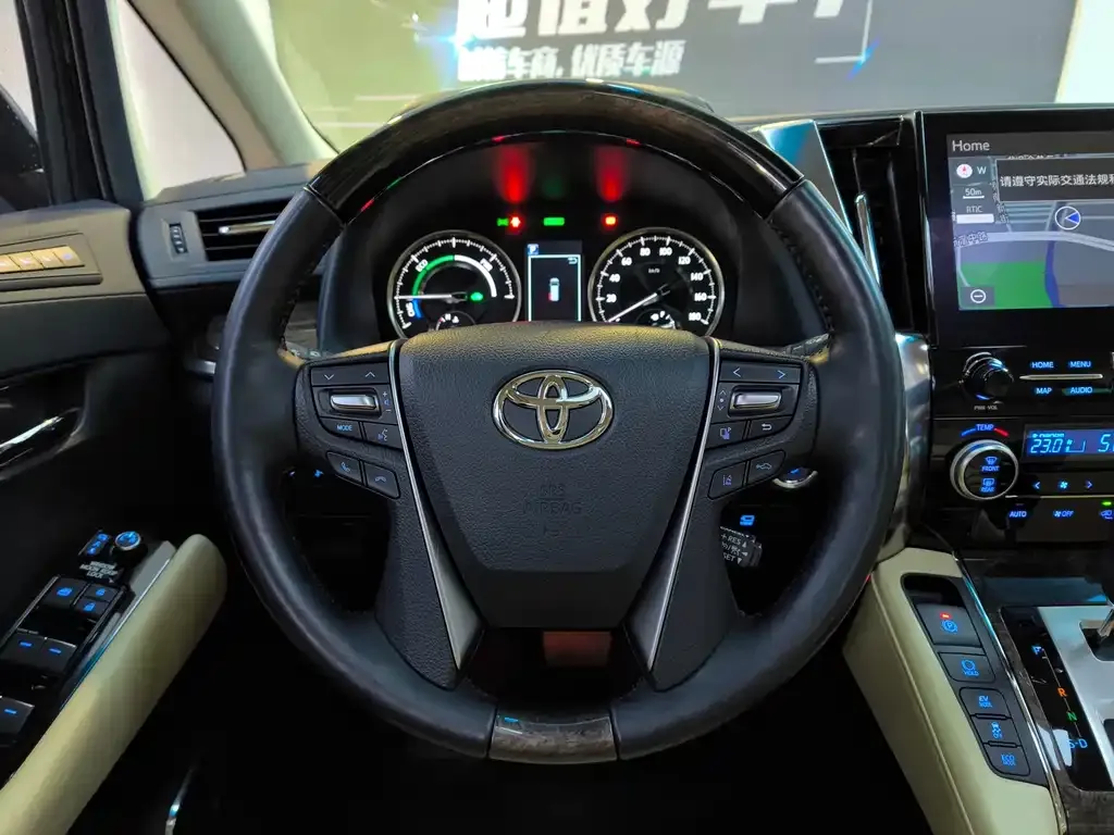 Toyota Vellfire — фото 8