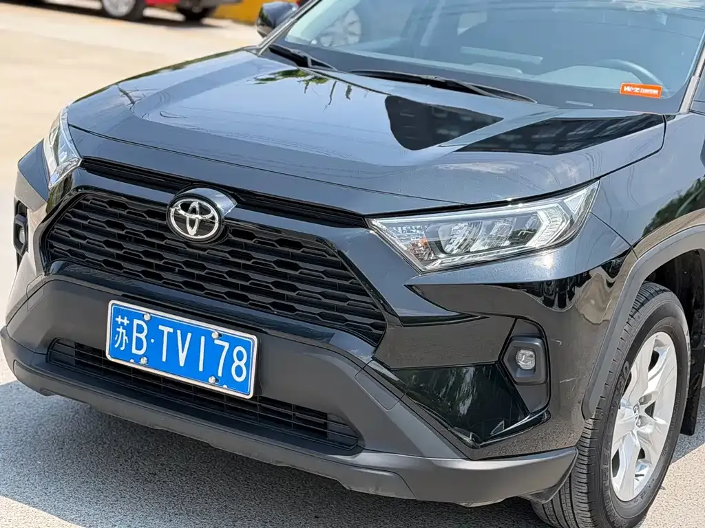 Toyota RAV4 — фото 5