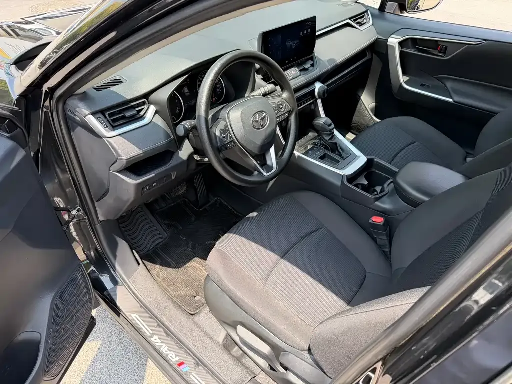Toyota RAV4 — фото 9