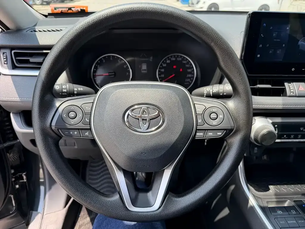 Toyota RAV4 — фото 6
