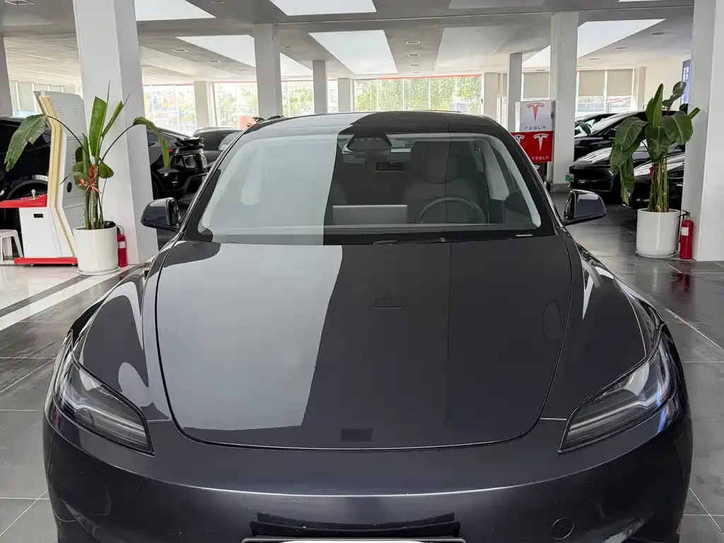 Tesla Model 3 — фото 2