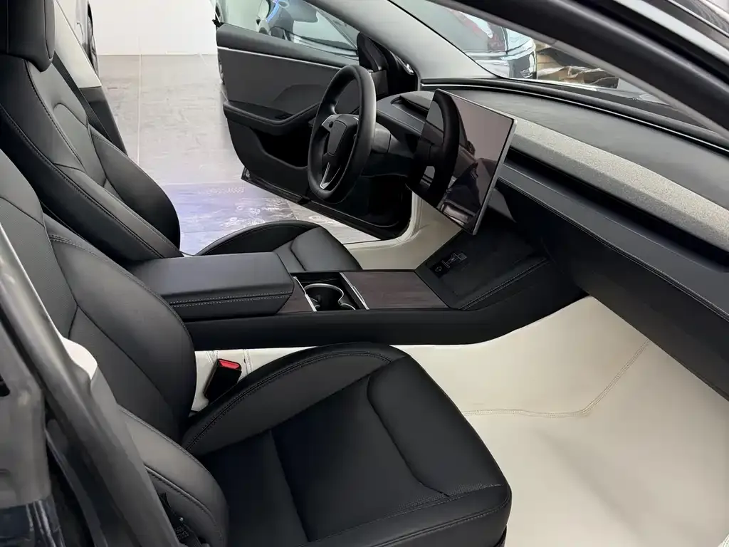 Tesla Model 3 — фото 4