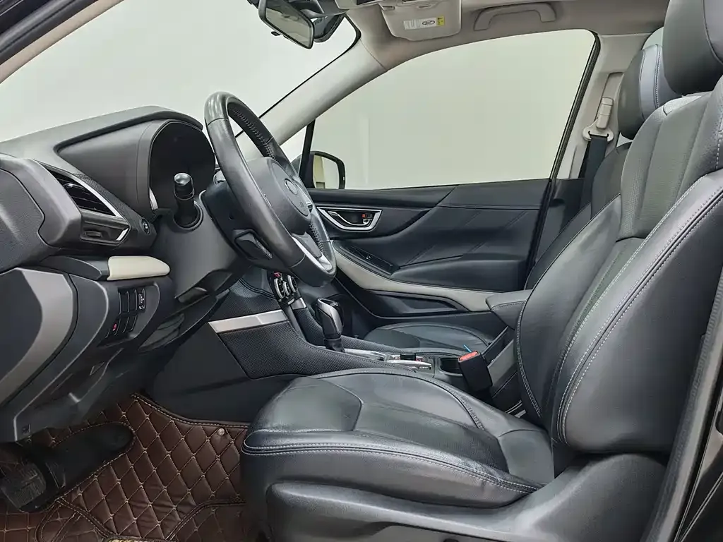 Subaru Forester — фото 9