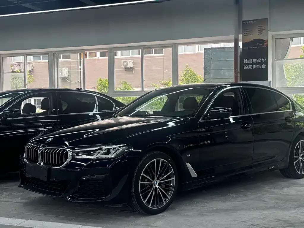 BMW 5 Series — фото 1