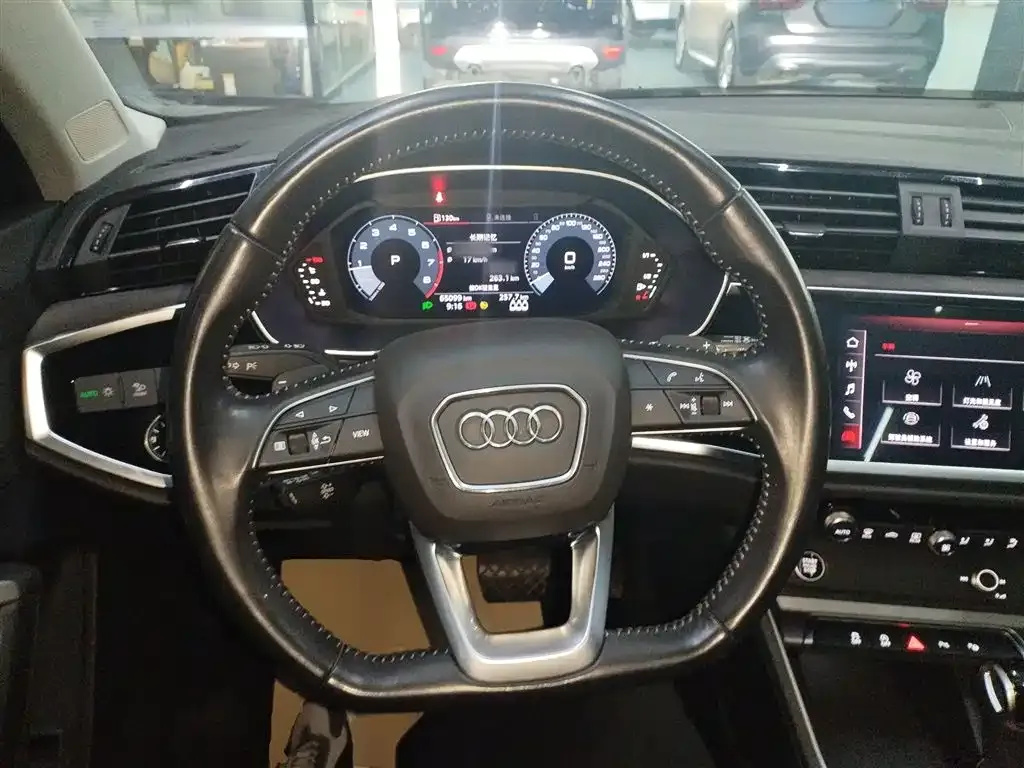 Audi Q3 — фото 10