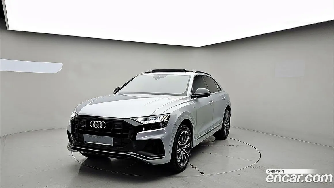 Audi Q8 — фото 1