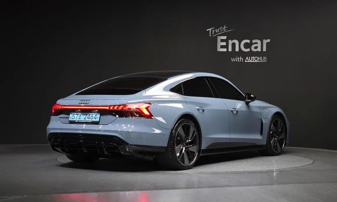 Audi e-tron GT — фото 4