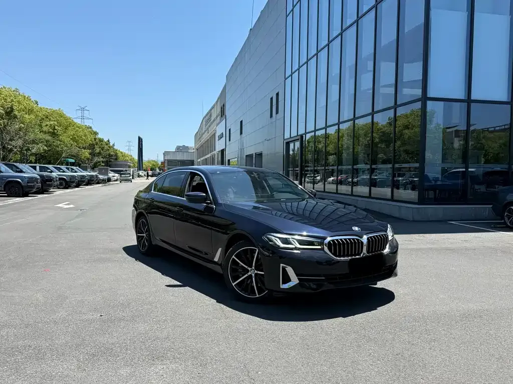 BMW 5 Series — фото 1