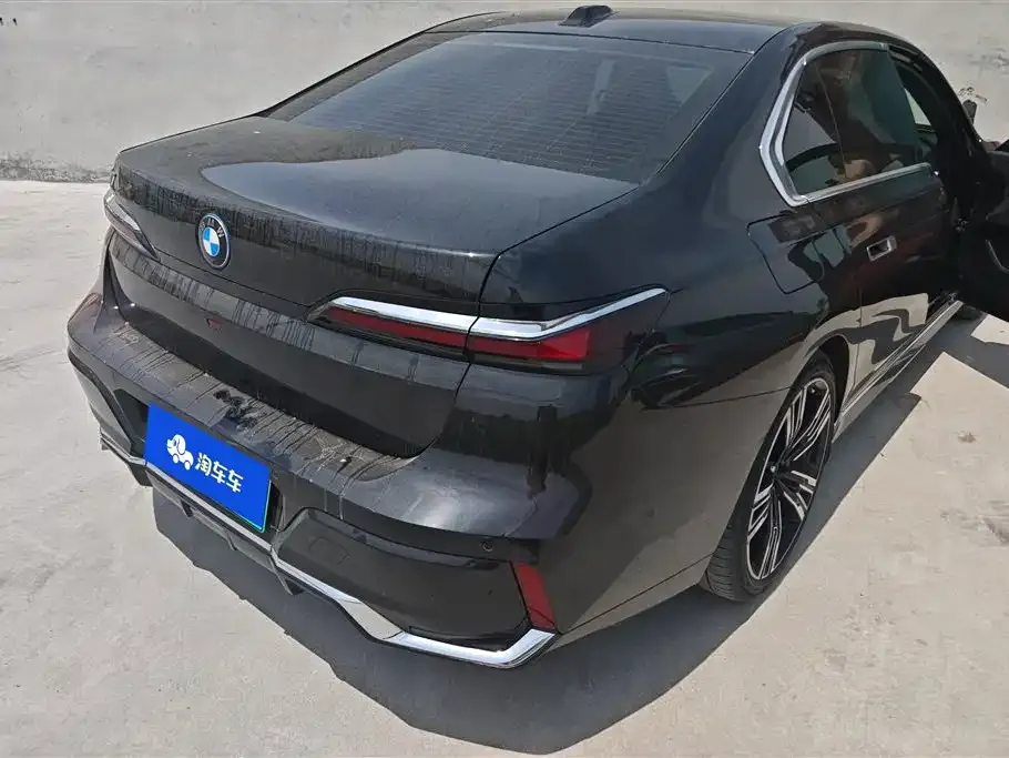 BMW i7 — фото 8