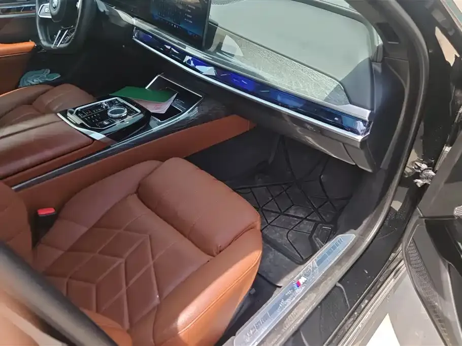 BMW i7 — фото 6
