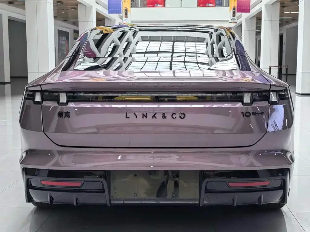 Lynk & Co 10 EM-P — фото 2