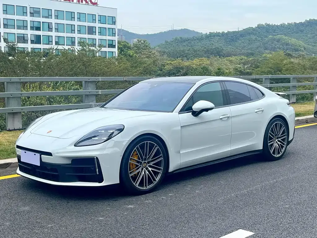 Porsche Panamera — фото 1