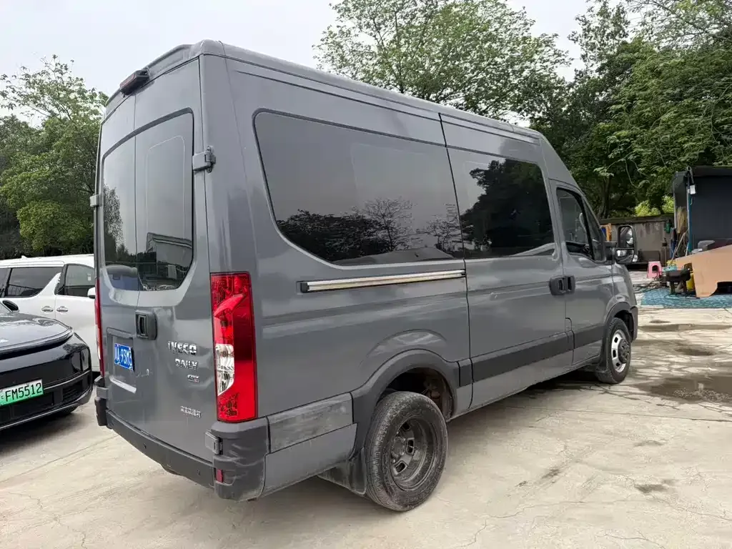 IVECO Ousheng — фото 6