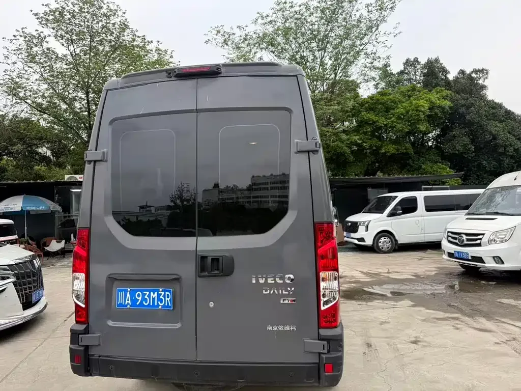 IVECO Ousheng — фото 5