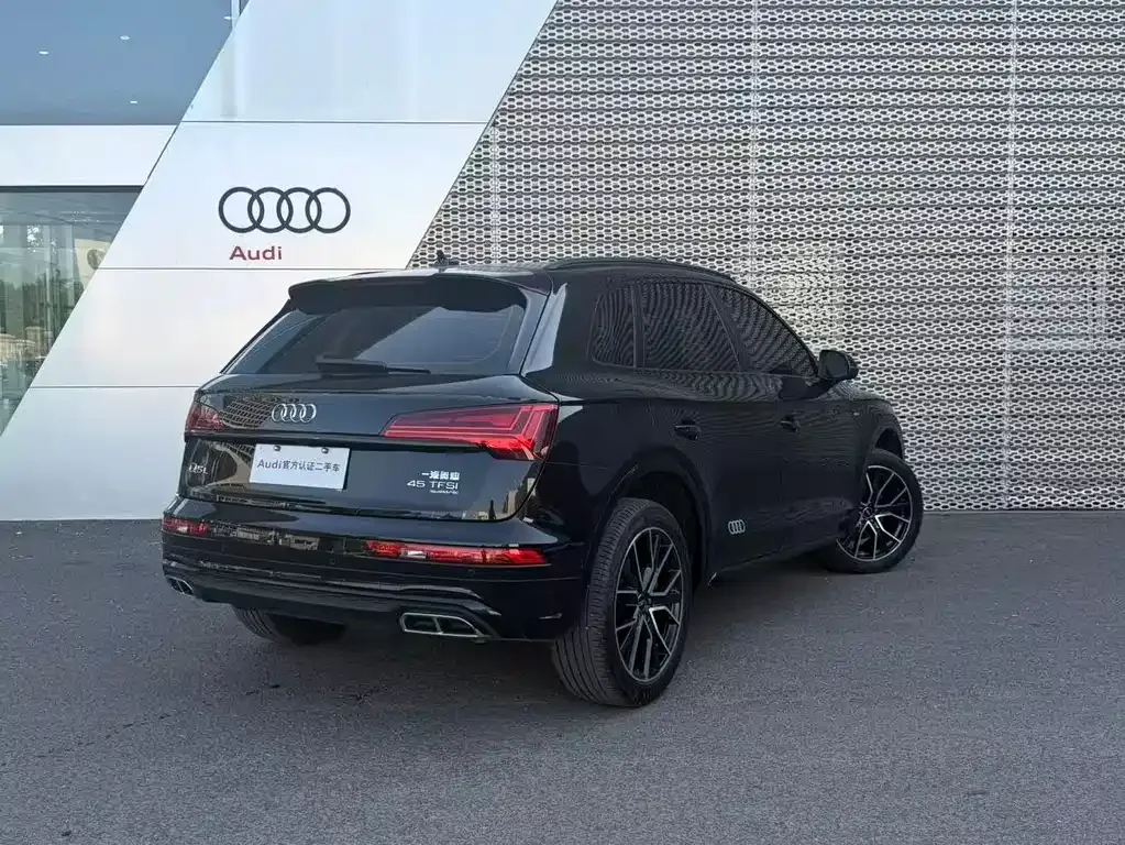 Audi Q5L — фото 5