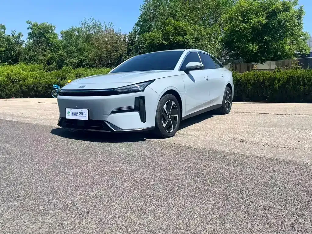Geely Galaxy L6 — фото 1