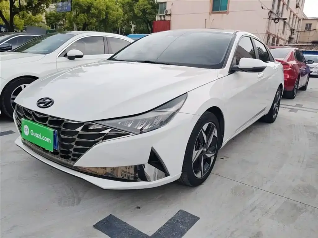 Hyundai Elantra — фото 1