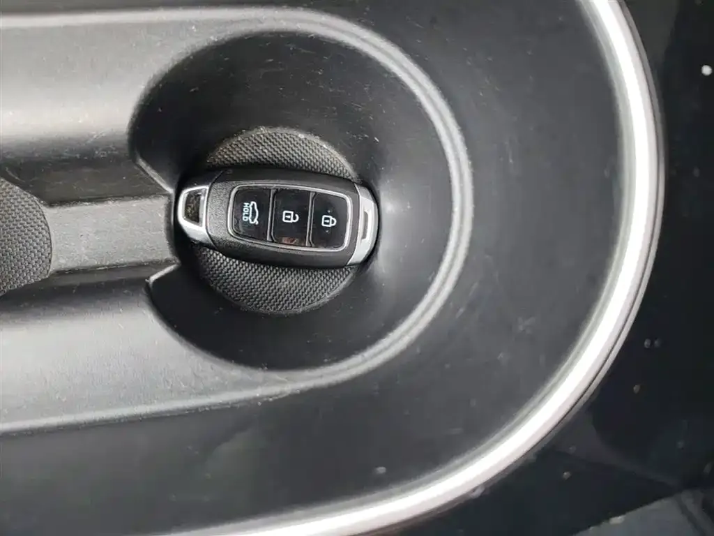 Hyundai Elantra — фото 3