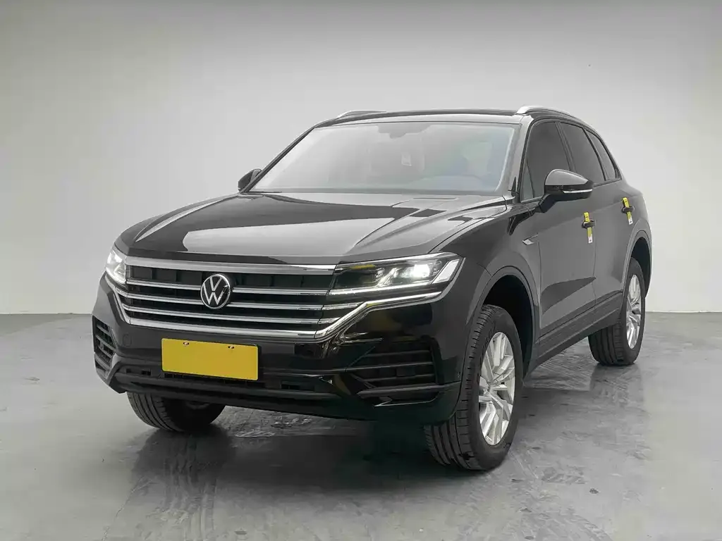 Volkswagen Touareg — фото 1