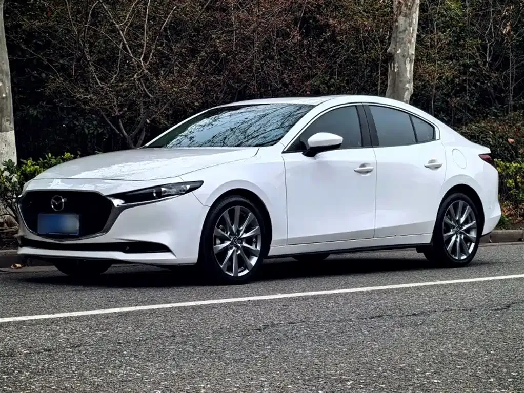 Mazda 3 Axela — фото 1