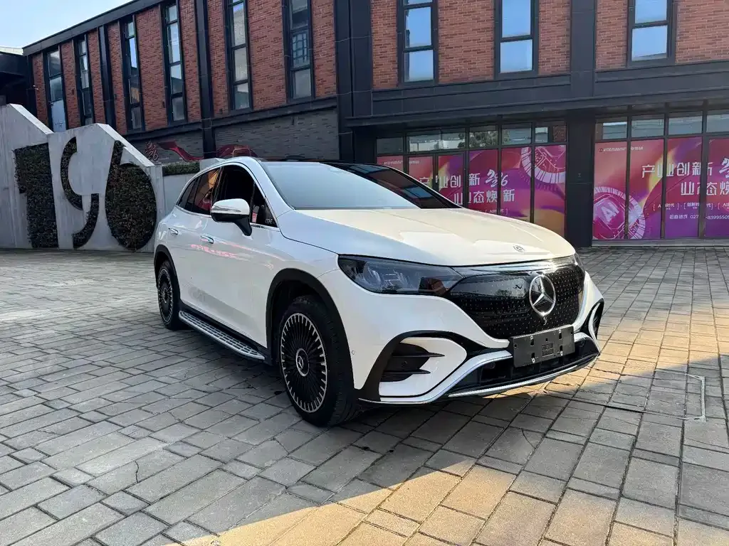 Mercedes-Benz EQE SUV — фото 10