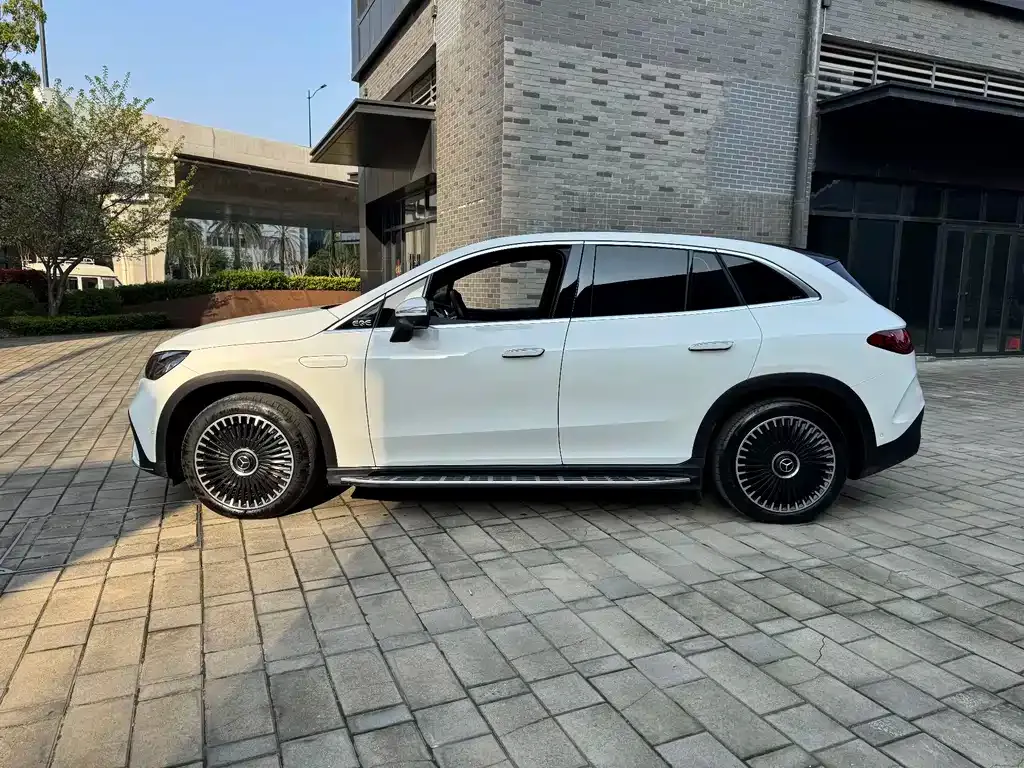 Mercedes-Benz EQE SUV — фото 9