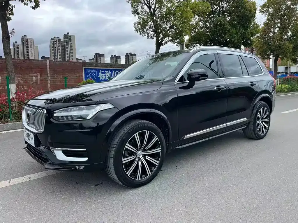 Volvo XC90 — фото 1