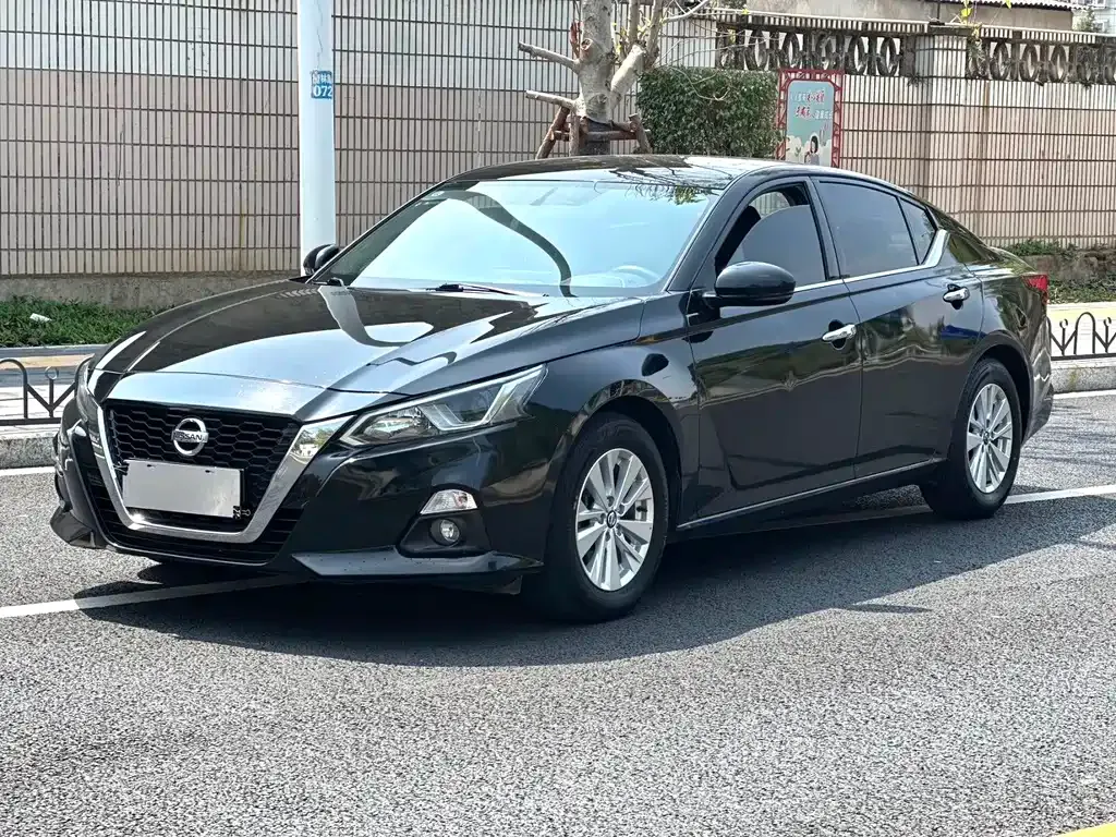 Nissan Teana — фото 1