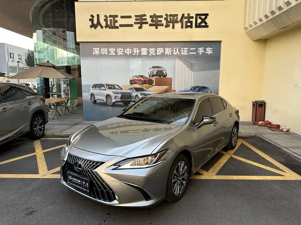 Lexus ES — фото 1