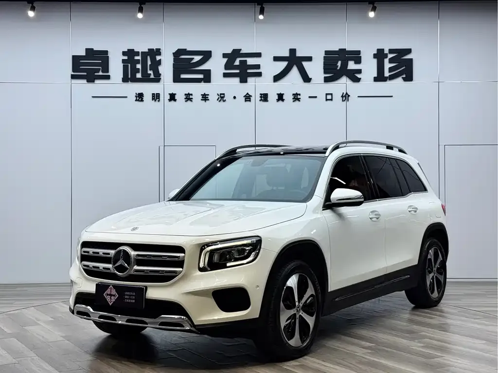 Mercedes-Benz GLB — фото 1