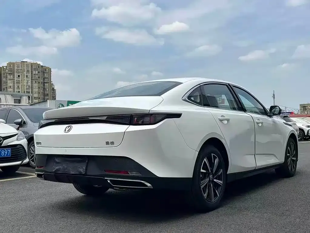 Changan Eado — фото 6