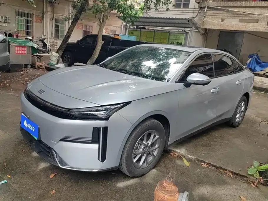 Geely Galaxy L6 — фото 1