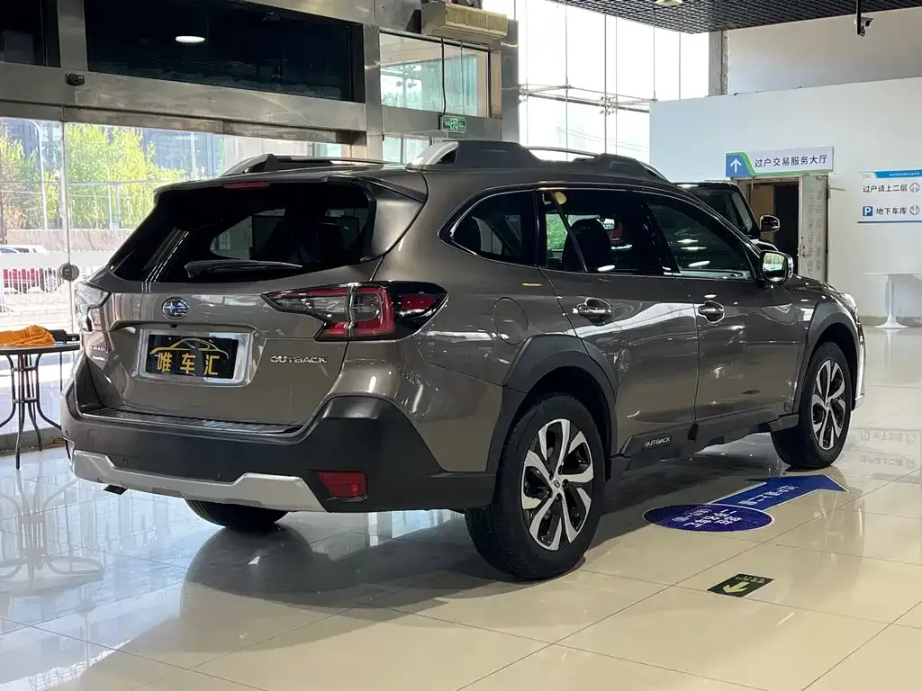 Subaru Outback — фото 10